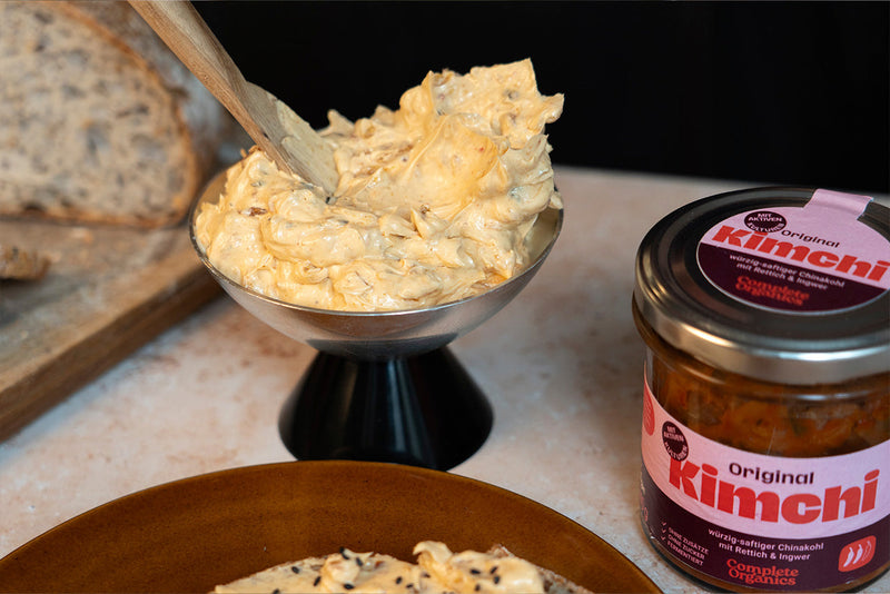 Stulle mit Whipped Kimchi Butter und Original Kimchi