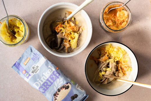 Dinkelgrießbrei mit Pilzen und Fermenten Dinkelgrießbrei mit Pilzen und Fermenten