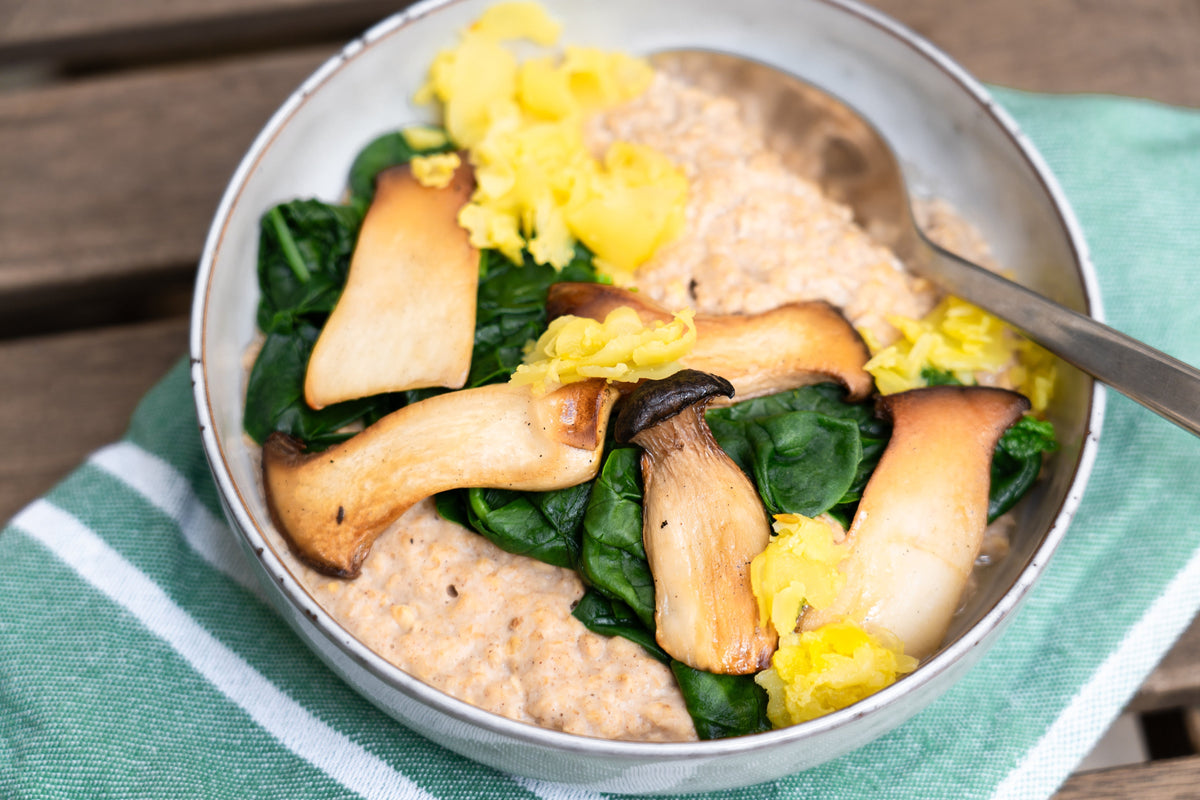 Herzhaftes Porridge mit Kurkuma Blumenkohl