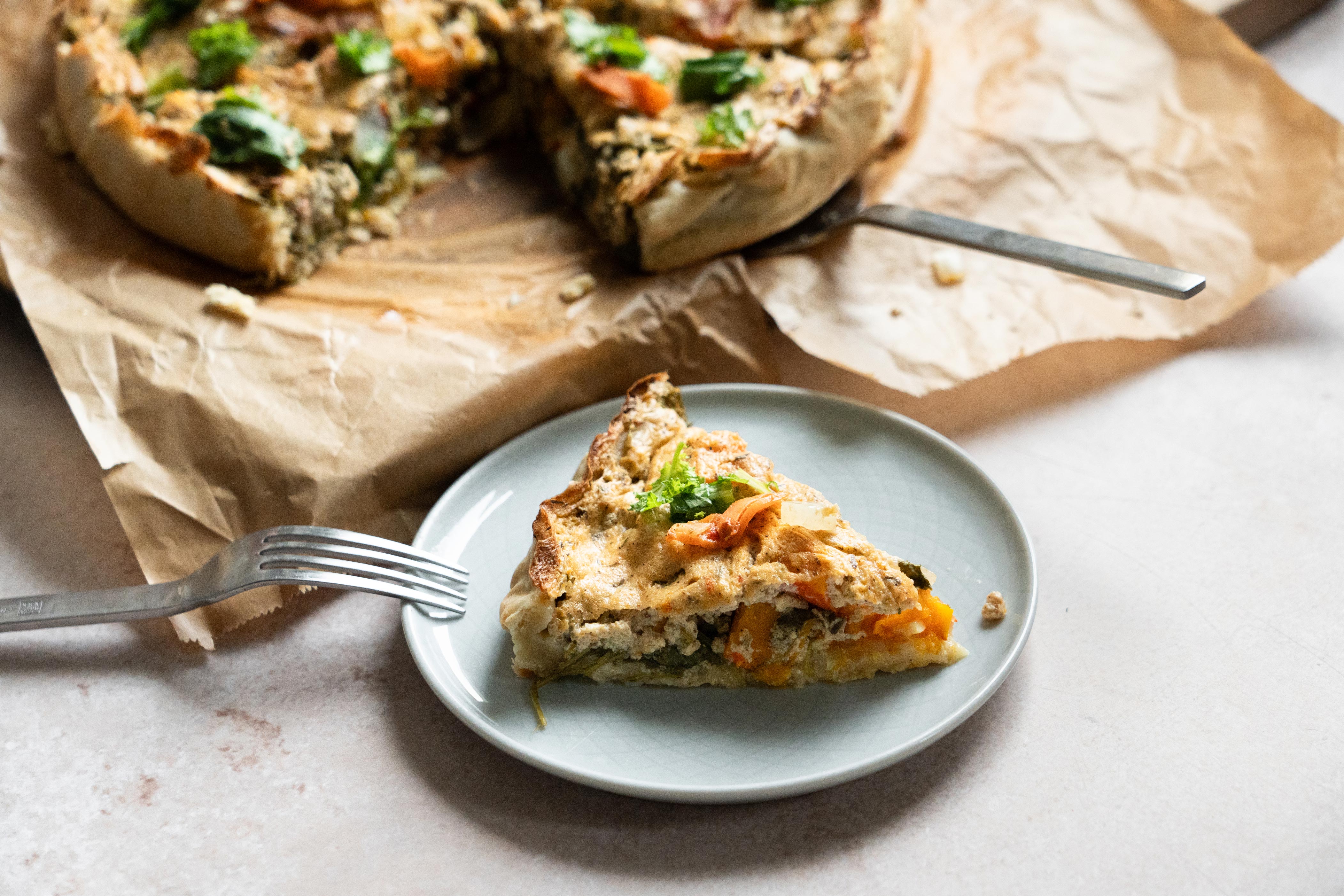 Kürbis-Grünkohl-Quiche mit mediterranem Kimchi vegan
