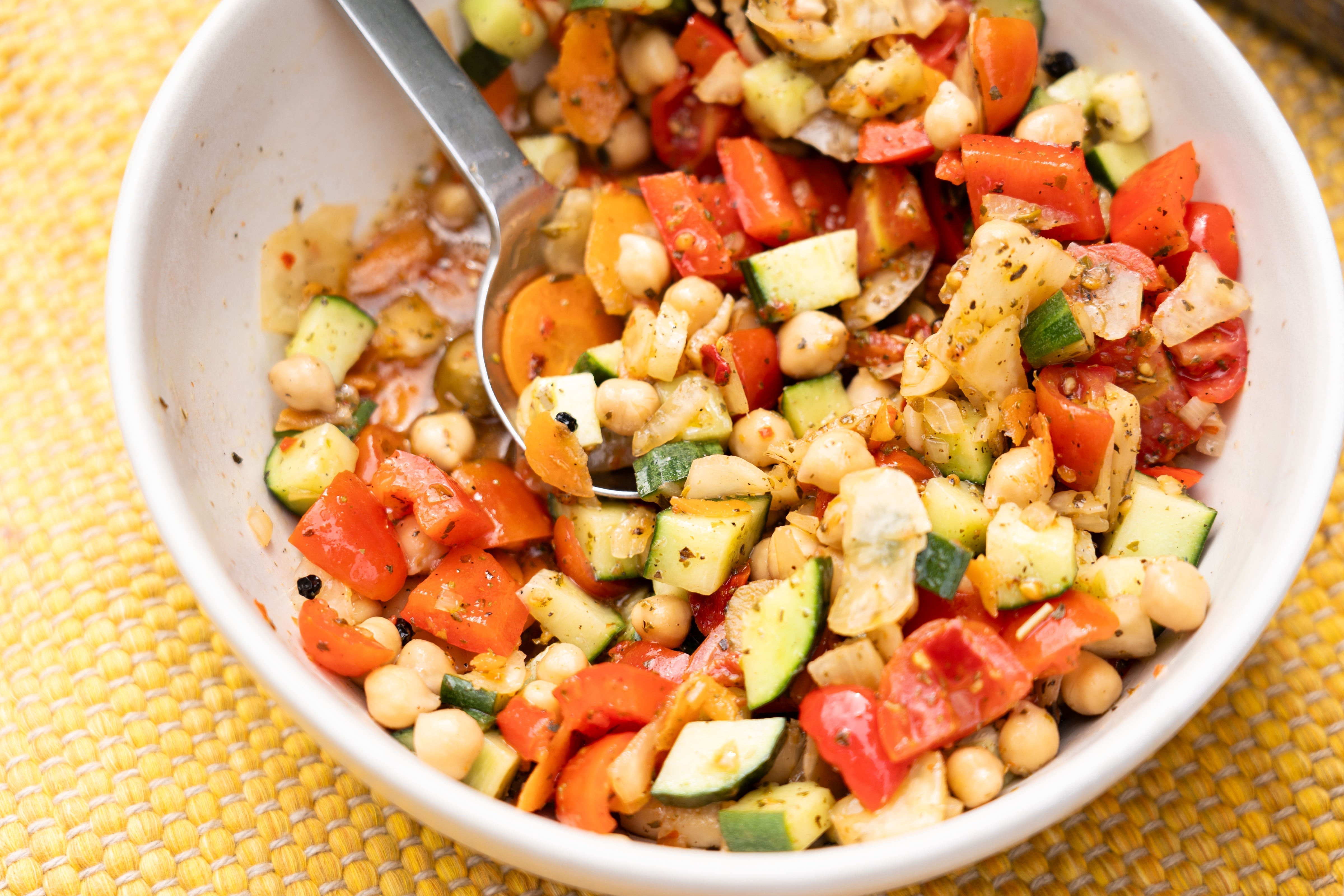 Mediterraner Kichererbsensalat mit Kimchi