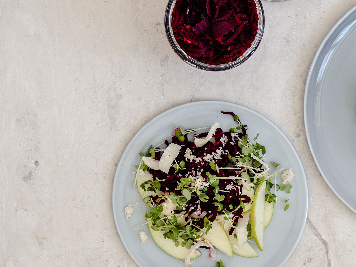 goji rote beete-Salat mit Apfel und Meerrettich