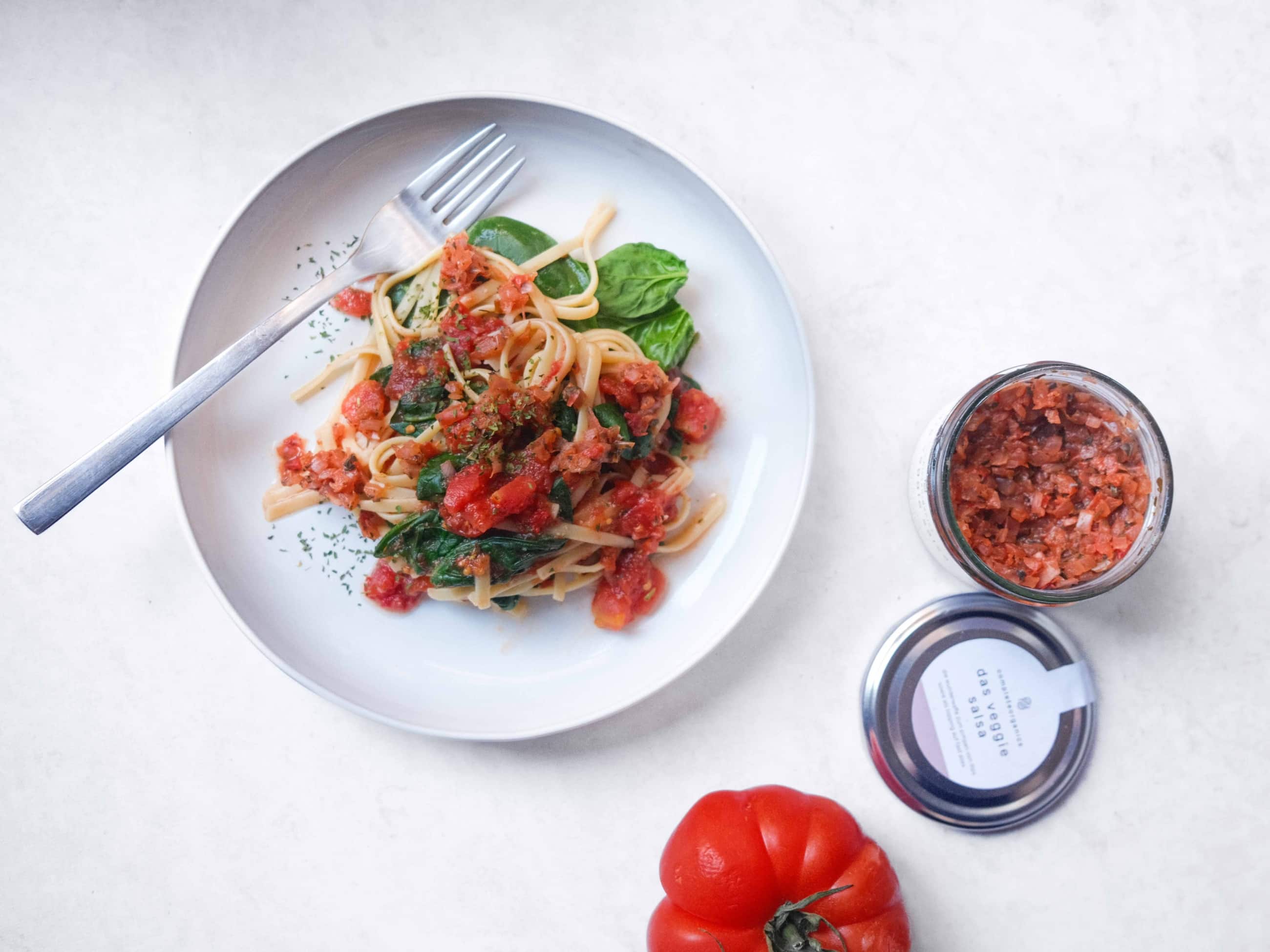 Spaghetti al Pomodoro mit veggie salsa