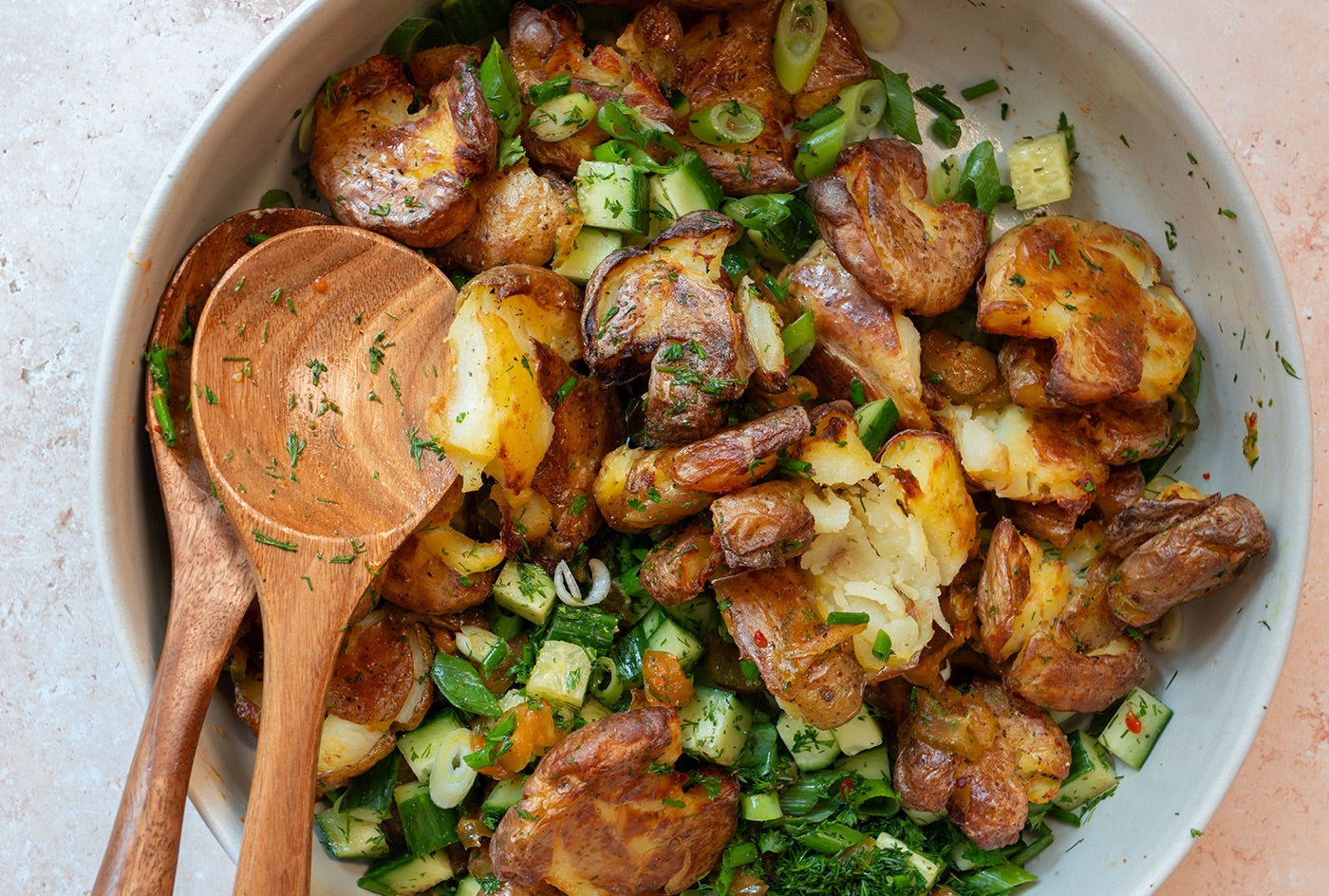 Smashed Potato Salad mit Gurken Kimchi