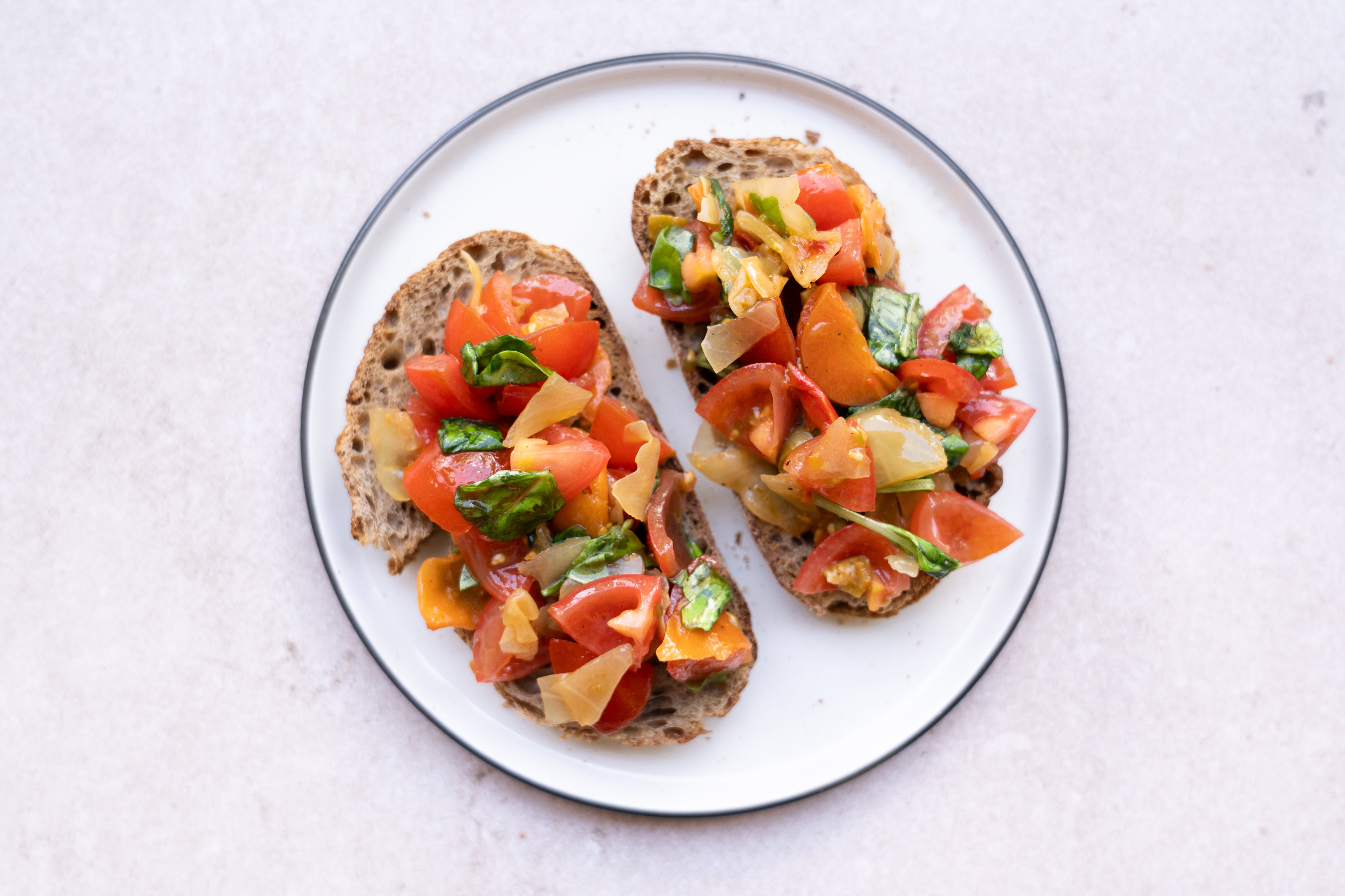 Bruschetta mit mediterranem Kimchi vegan