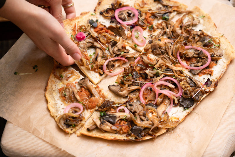 Veganer Flammkuchen mit Pilzen und Kimchi vegan