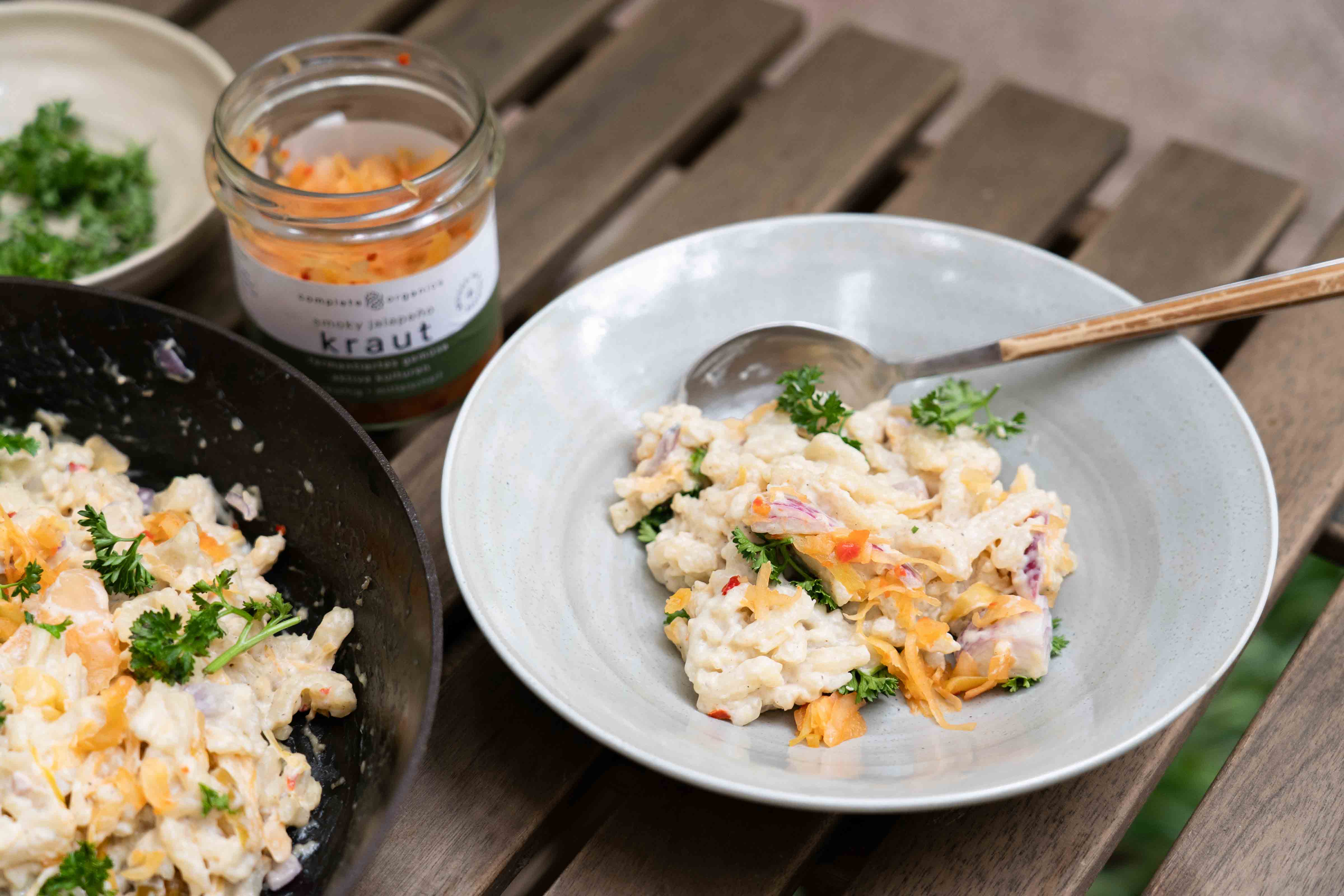 Vegane Käsespätzle mit Smoky Jalapeño Kraut